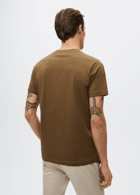T-shirt essentiel col en V couleur Ocre Mango