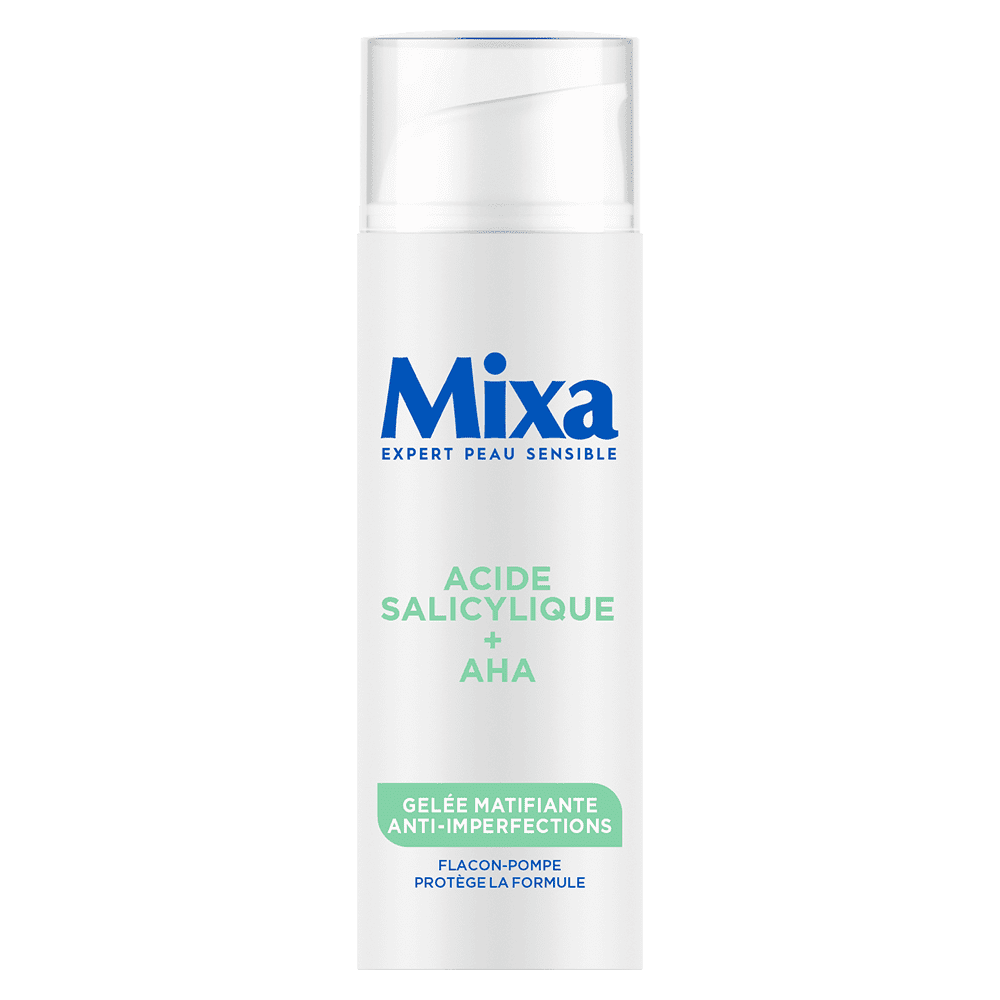 NOUVEAU : Gelée Matifiante Anti-Imperfections au duo d’actifs complémentaires : l’Acide Salicylique et l’AHA. Cliniquement prouvé, cette gelée réduit la visibilité des pores, diminue l’excès de sébum et matifie la peau pendant 8h*. Hypoallergénique. Formulé sous contrôle médical. Découvrez la routine complète Mixa ! Cette gelée est compatible avec les sérums et nettoyants de la gamme Mixa. *Test instrumental sur 24 sujets
