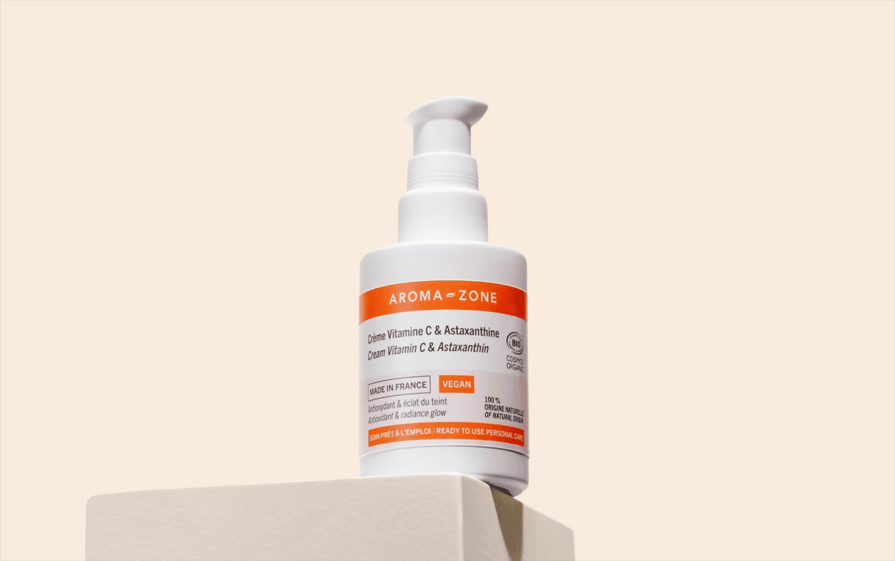 Un shot d'éclat antioxydant et hydratant pour une peau deux fois plus lumineuse². Cette crème visage à la texture fine et légère procure un glow immédiat, lisse les traits et freine l'apparition des premiers signes de l’âge. Votre protection antioxydante à la vitamine C.